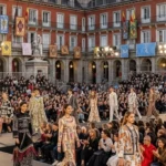 Vívelo desde Arrabal: Carolina Herrera conquista la Plaza Mayor (18 de septiembre)